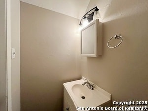 Building Photo - 2802 Lasses Blvd