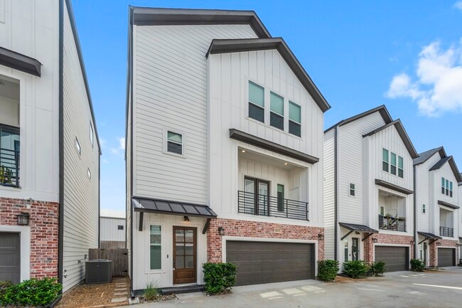 Primary Photo - 954 Fisher St