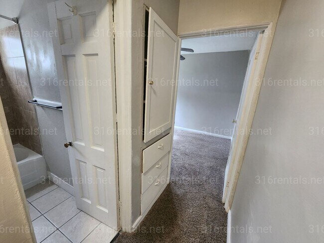 Building Photo - 1813 Woodland N