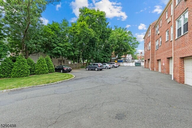 Building Photo - 176 Millburn Ave