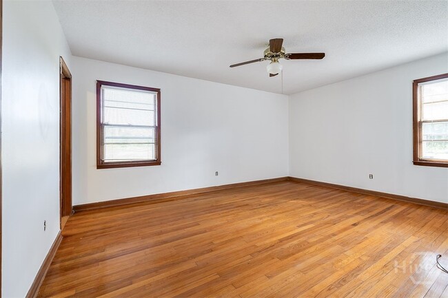 Building Photo - 135 Williams