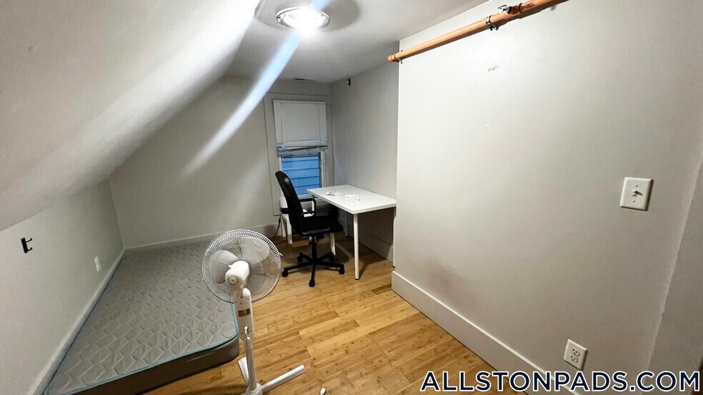 Building Photo - 23 Greylock Rd