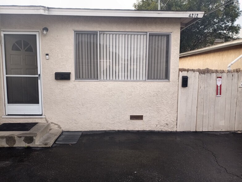 Front - 4212 W 154th St