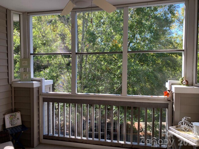 Building Photo - 9033 Rosalyn Glen Rd