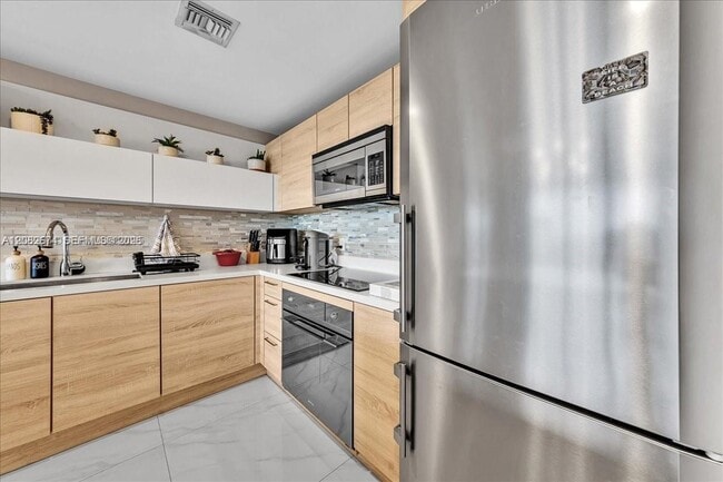 Building Photo - 16385 Biscayne Blvd