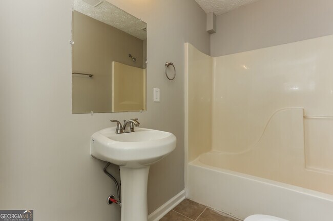 Building Photo - 1275 Avery Dr