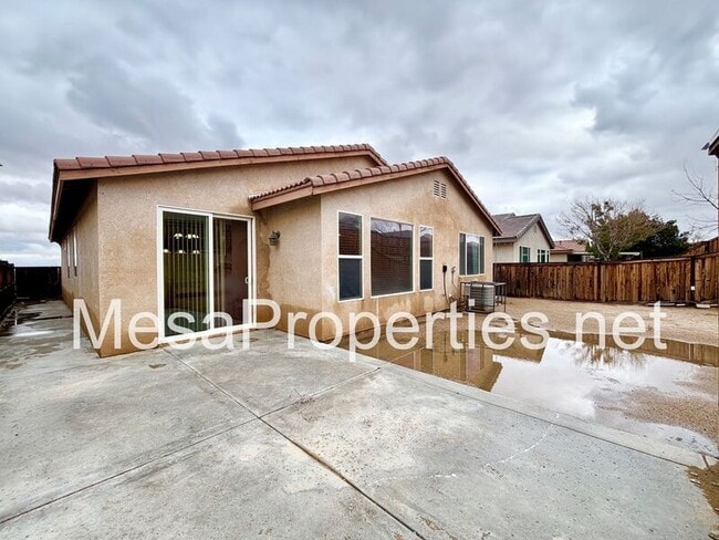 Building Photo - 12261 Luna Rd