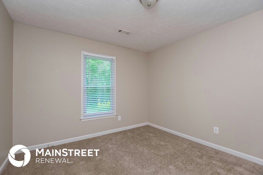 Building Photo - 8693 Collins Dr