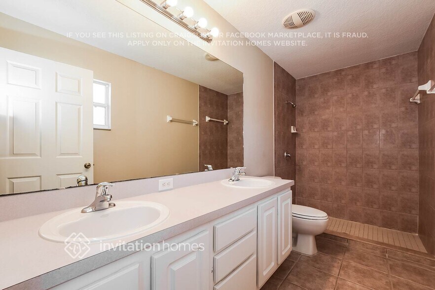 Building Photo - 11609 Lake Dr