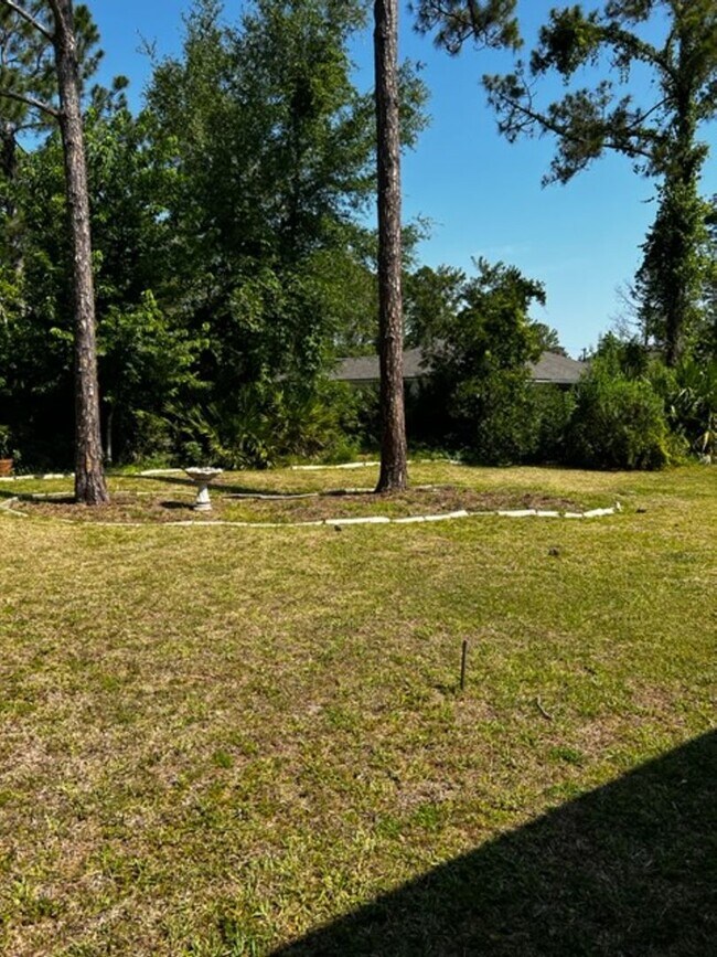 Building Photo - Large Home for rent !