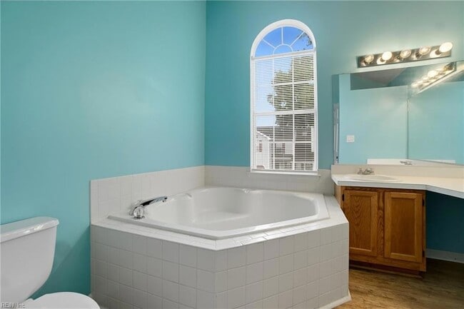 Building Photo - 716 Aylesbury Dr