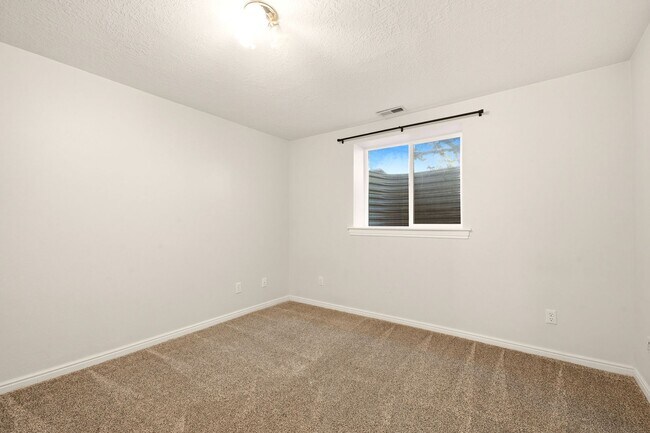 Building Photo - 1203 N 100 E