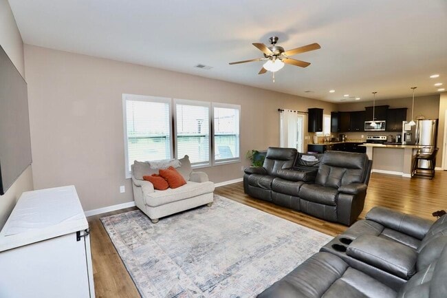 Building Photo - 500 Kittiwake Ln