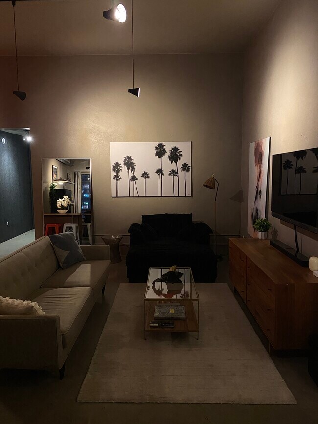 Building Photo - 849 S Broadway