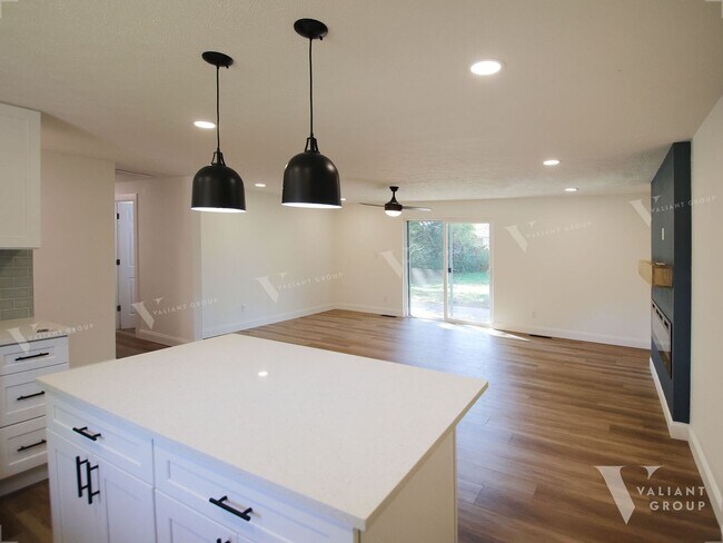 Building Photo - Beautifully Renovated 3-Bedroom Rental in South Springfield with Contemporary Finishes