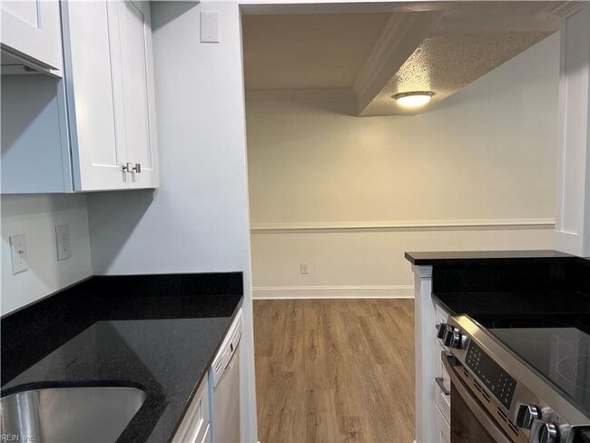 Building Photo - 947 Wildwood Square Ct