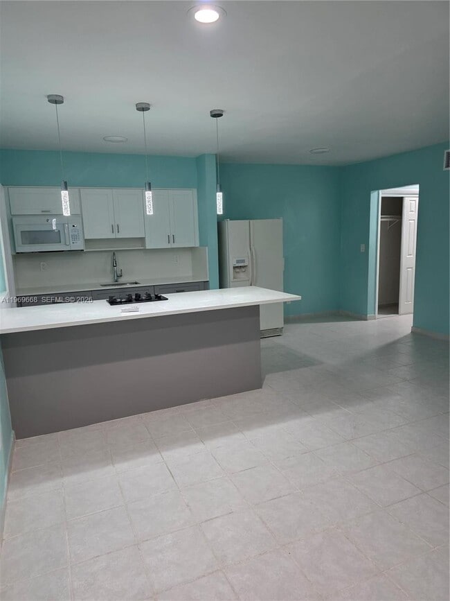 Building Photo - 2101 Calais Dr