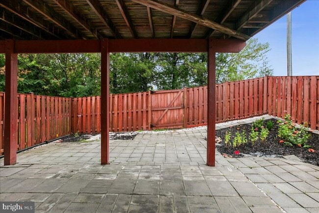 Building Photo - 6350 Regal Oak Dr