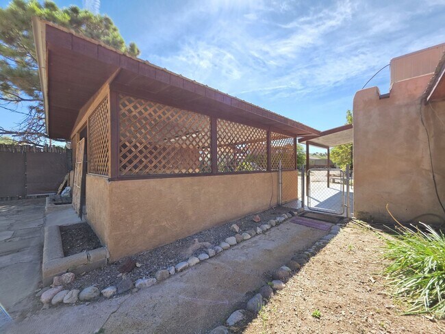 Building Photo - 3 Avenida De Luis