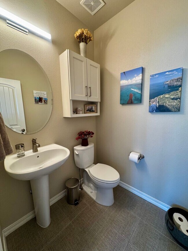 Building Photo - Stunning 5 Bedroom Home in Cordera with access to Community center with pool