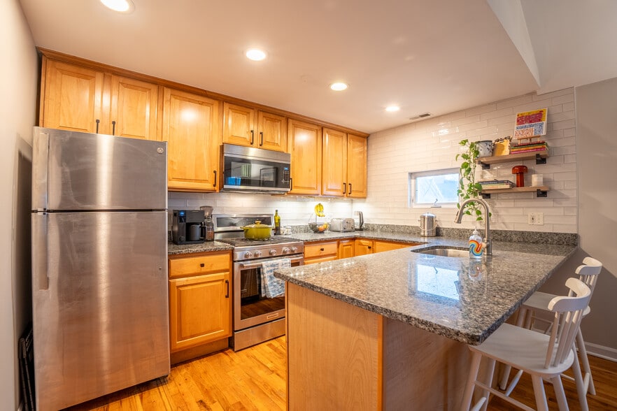 Building Photo - 1111 N Honore St