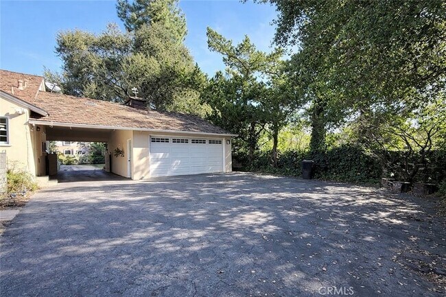 Building Photo - 18 Woodland Ln