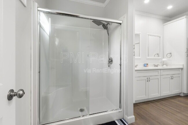 Building Photo - 1521 Preston St S