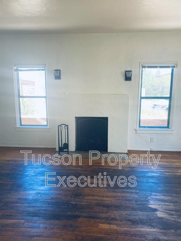 Building Photo - 1233 E Mabel St