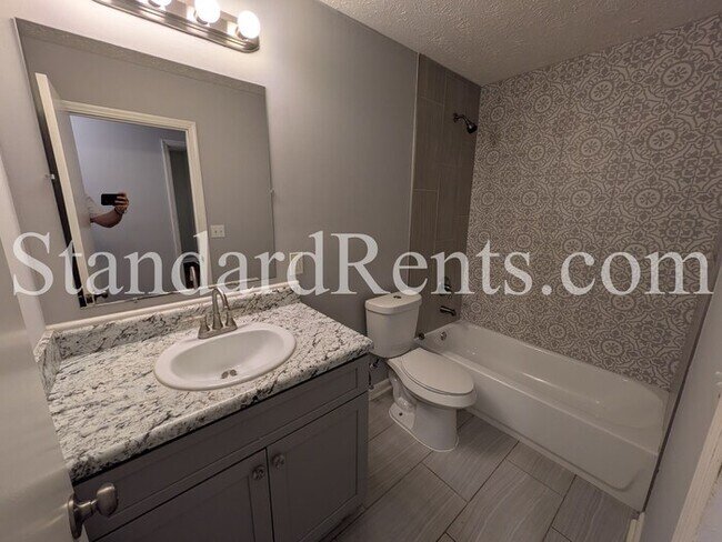 Building Photo - 8121 Winewood Way