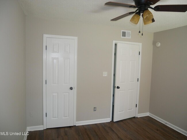Building Photo - 2765 Normandy Cove