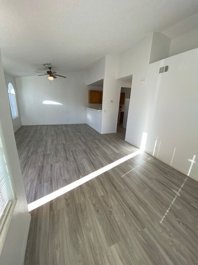 Building Photo - Americana Property Mgmt - Condo 2b - 2b in...