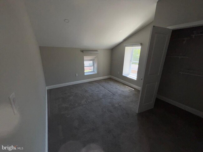 Building Photo - 5543 Ridge Ave