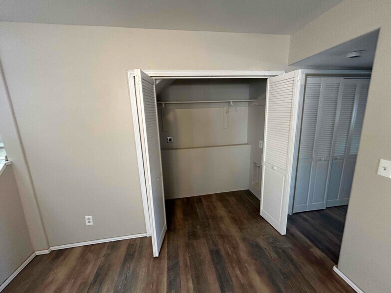 Building Photo - 913 E Uintah St