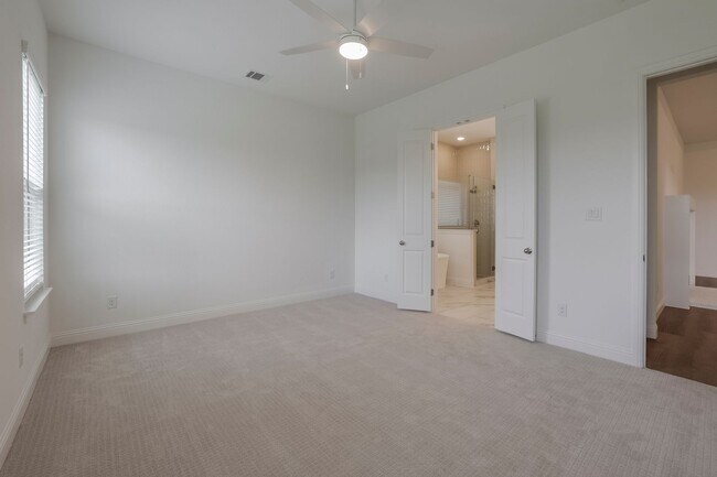 Building Photo - 4 Bedroom 2 Bath in Parks of Aledo- New Home