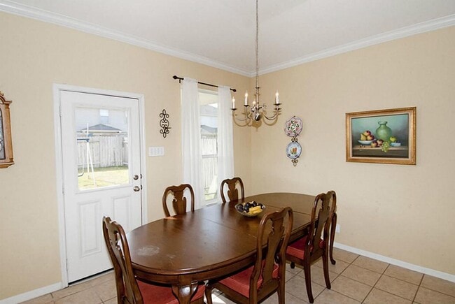 Building Photo - 6450 Applewood Forest Dr