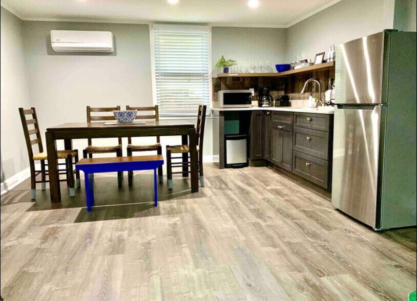 Basement kitchenette - 3300 Decker Pl