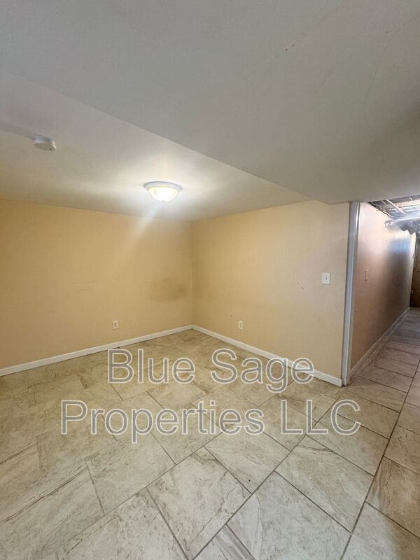 Building Photo - 2304 Bond Ave