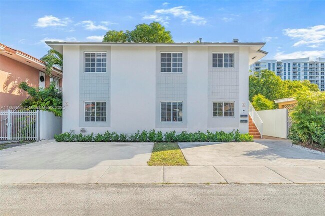 Building Photo - 2661 SW 28th Ct