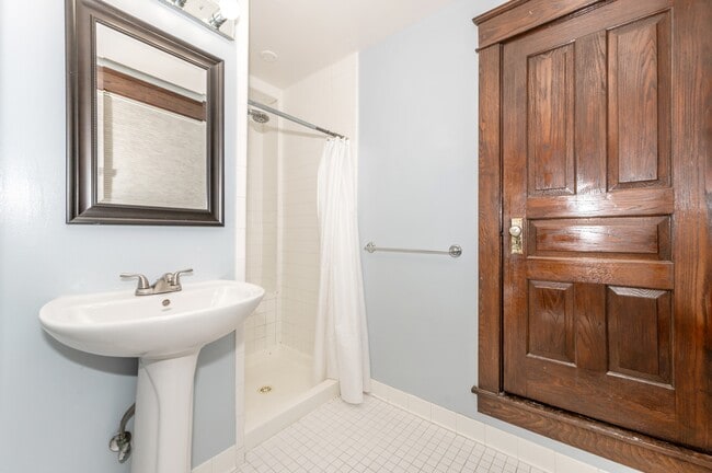 Building Photo - 216 Washington St