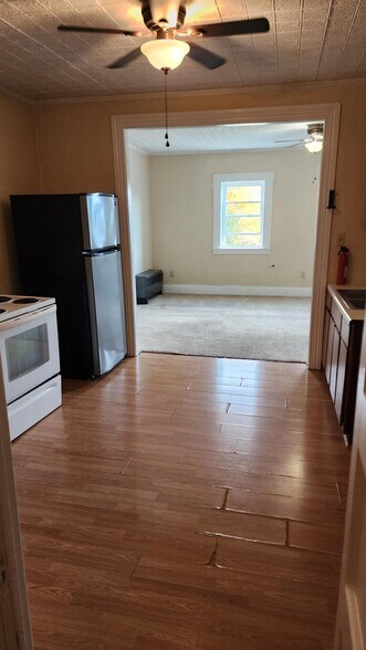 Building Photo - 325 State St