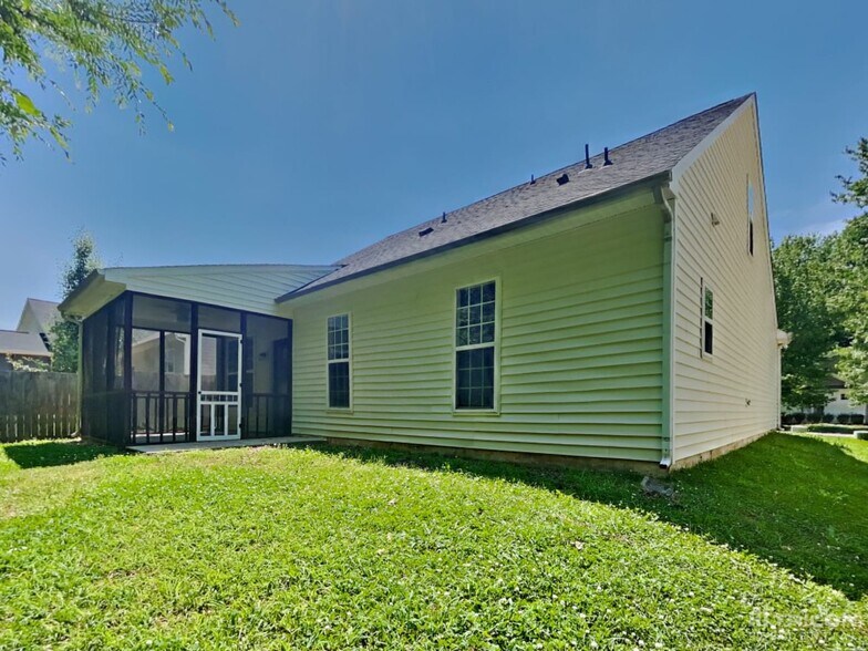 Building Photo - 205 Marino Pl