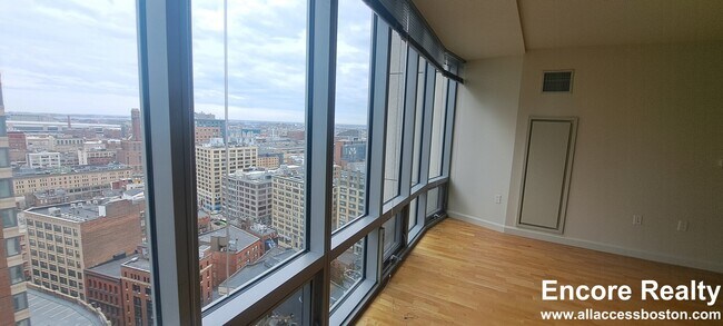 Building Photo - 665 Washington St