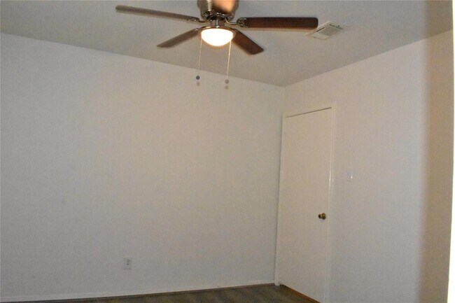 Building Photo - 10427 Huntington Wood Dr