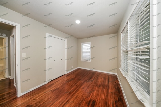 Building Photo - 5206 N Beaver Ave