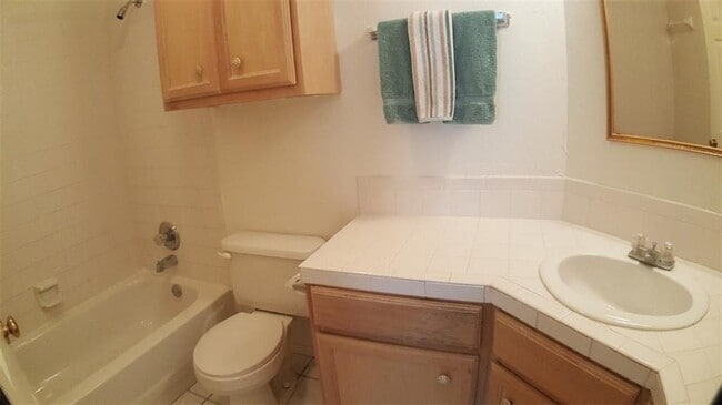 Building Photo - 2100 Silver Fox Dr
