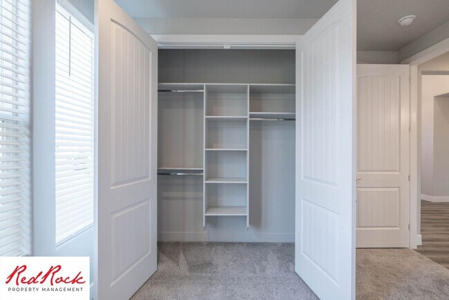 Building Photo - Beautiful 4-Bedroom 2.5 Bath with a 3 Car ...