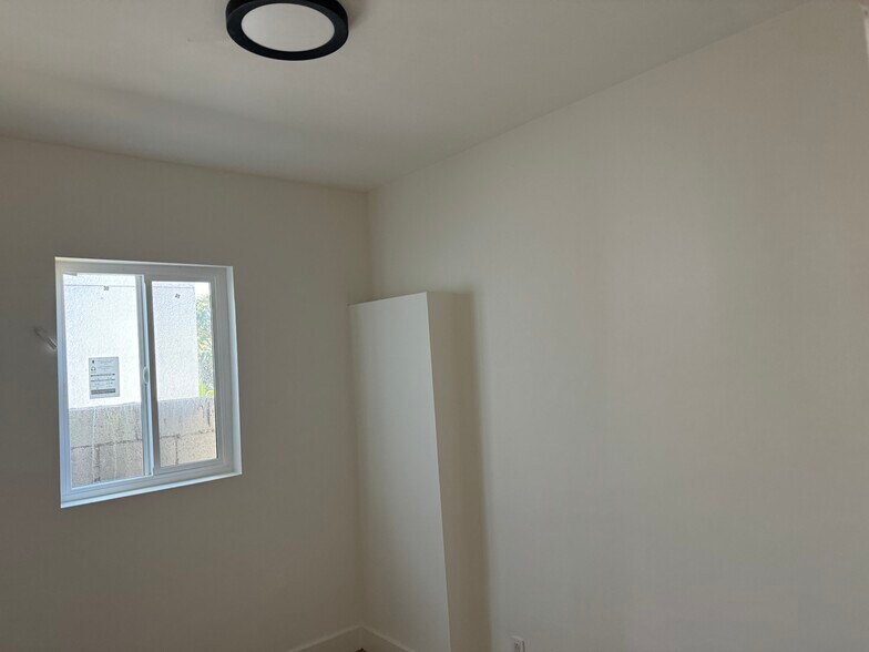 Building Photo - 317 N Alvarado St