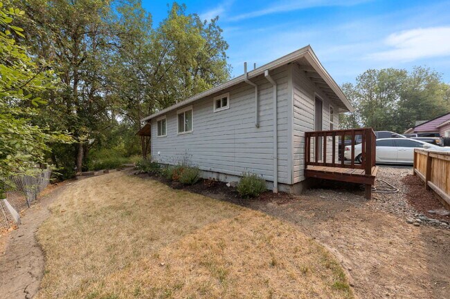 Building Photo - Charming 1 bedroom Cottage