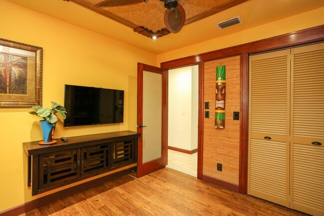 Building Photo - **TROPICAL PARADISE**3BEDS/2BATH POOL HOME...
