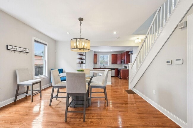 Building Photo - 565 Lathrop St